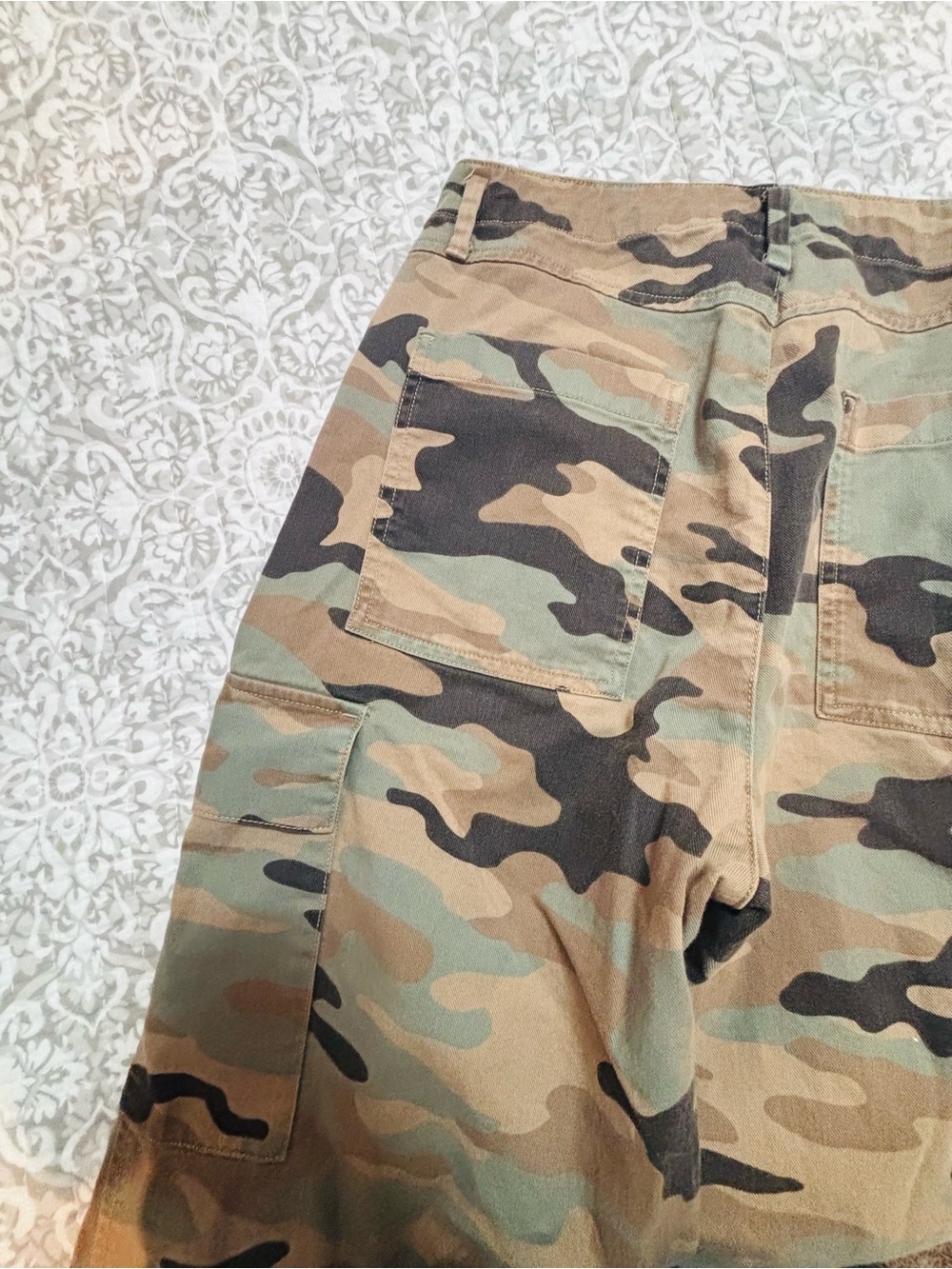 GAP Camouflage Cargo Pants in Green and Tan - Picture 7 of 8